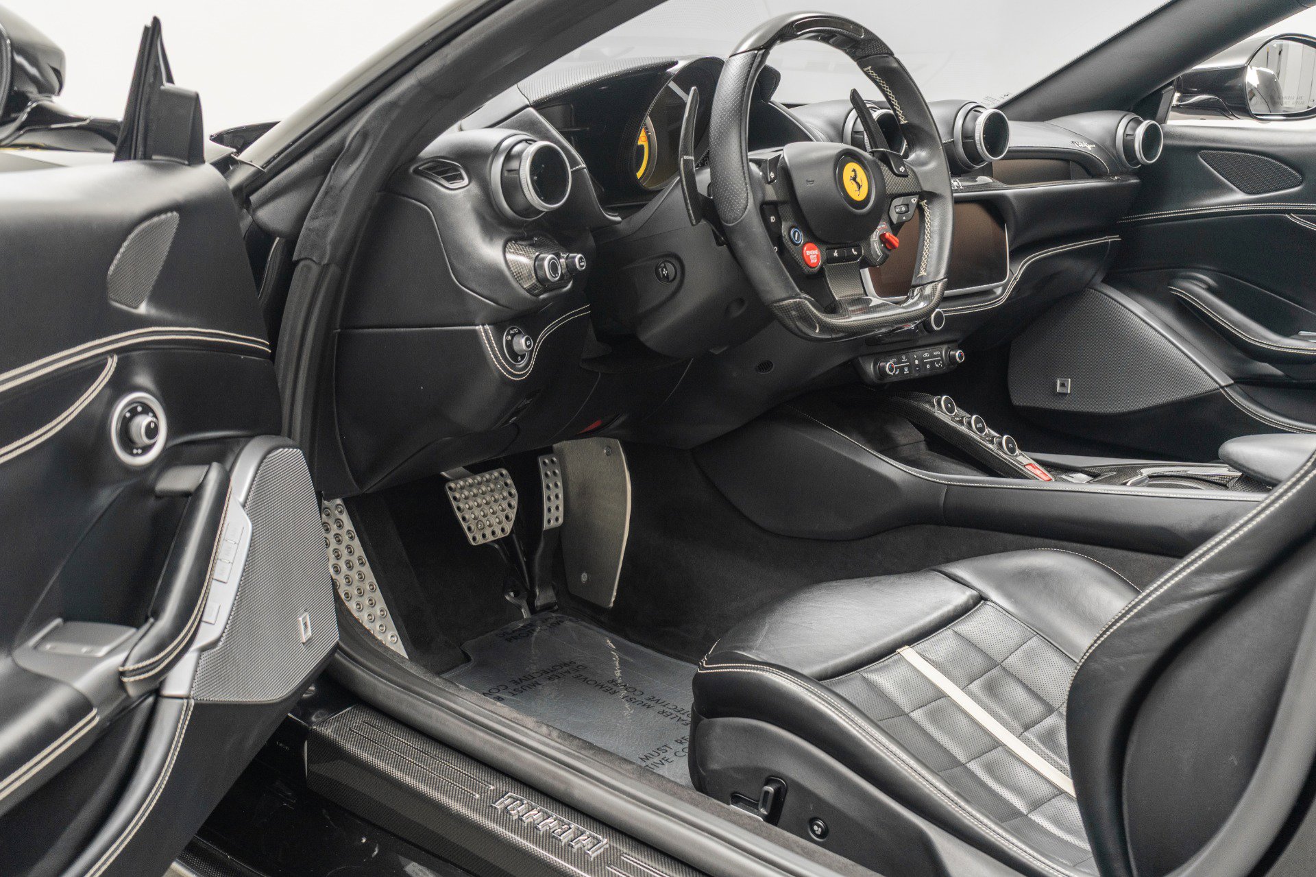 Used 2020 Ferrari Portofino image 23