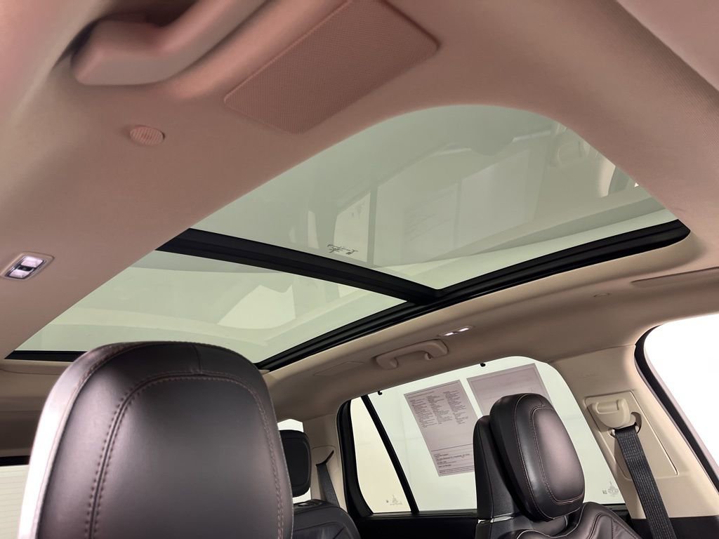 Used 2022 Lincoln Aviator Reserve w/ Equipment Group 201A image 4