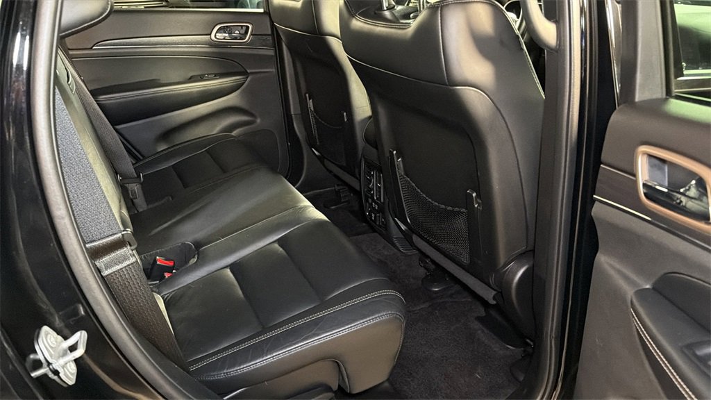 Used 2017 Jeep Grand Cherokee Limited image 13
