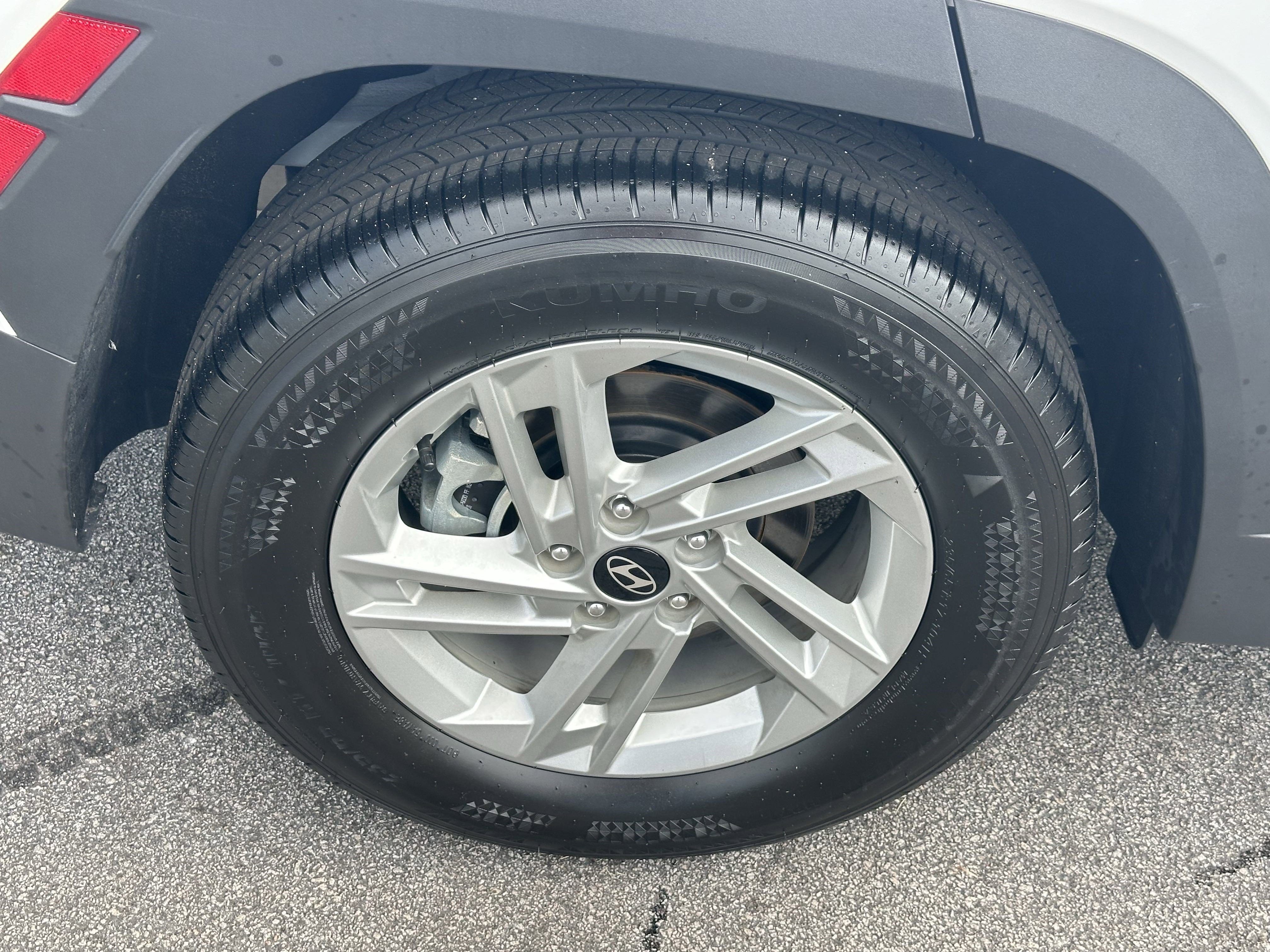 Used 2025 Hyundai Tucson SE image 19