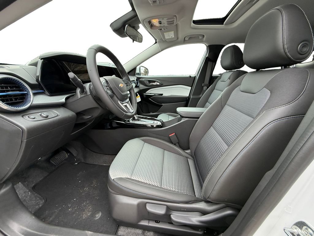New 2026 Chevrolet Trax LT w/ Sunroof Package image 9