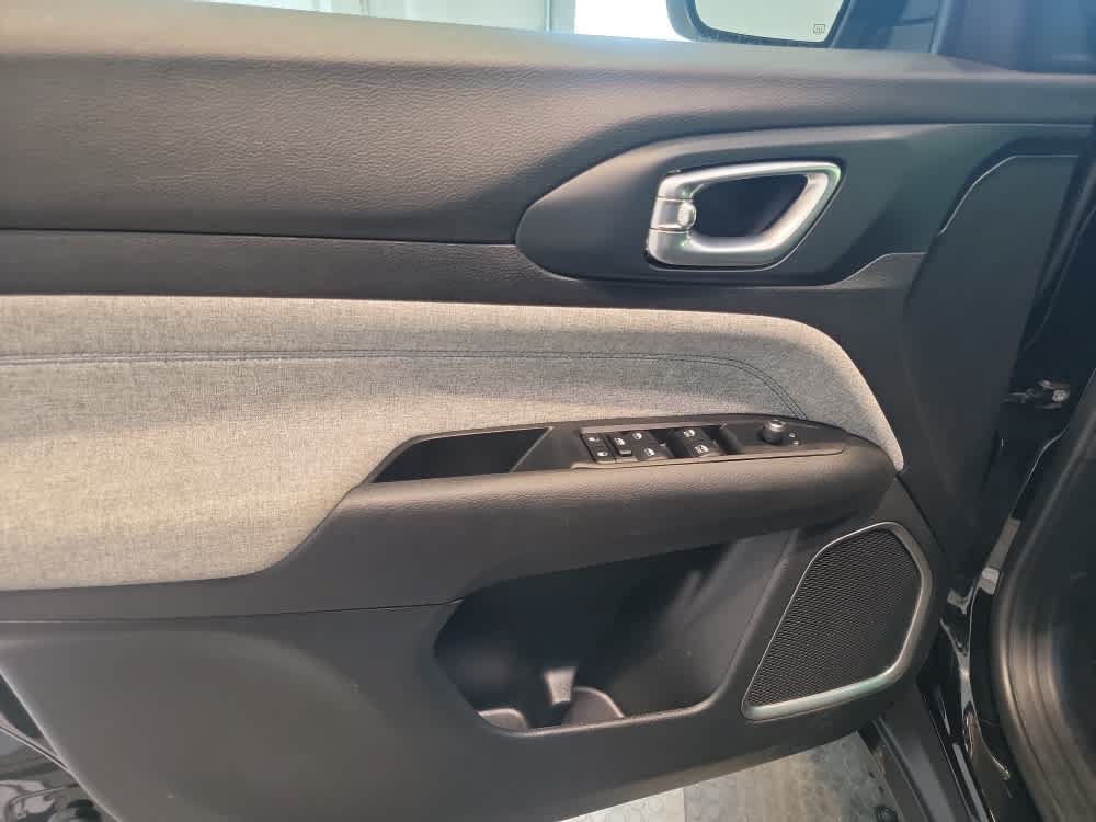 Used 2022 Jeep Compass Latitude w/ Convenience Group AWD/4WD image 9