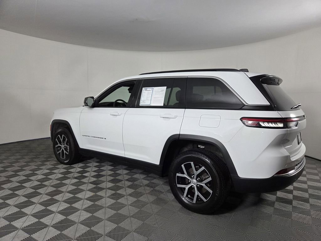 Certified 2025 Jeep Grand Cherokee Limited image 8