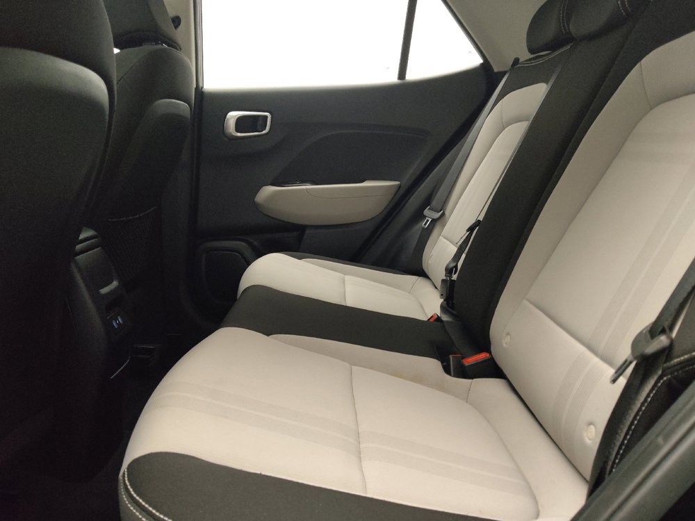 Used 2025 Hyundai Venue SEL FWD image 18