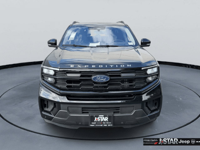 Used 2025 Ford Expedition Active RWD image 2