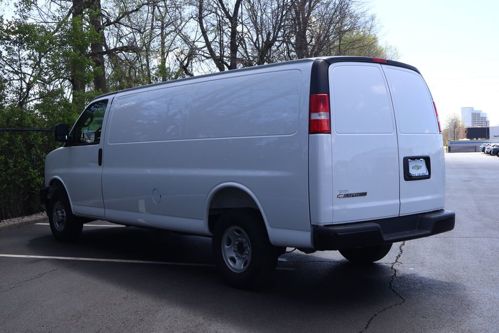Used 2025 Chevrolet Express 2500 Extended w/ Driver Convenience Package image 5