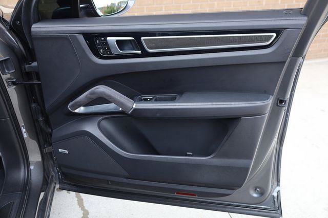Used 2023 Porsche Cayenne Turbo AWD/4WD image 26