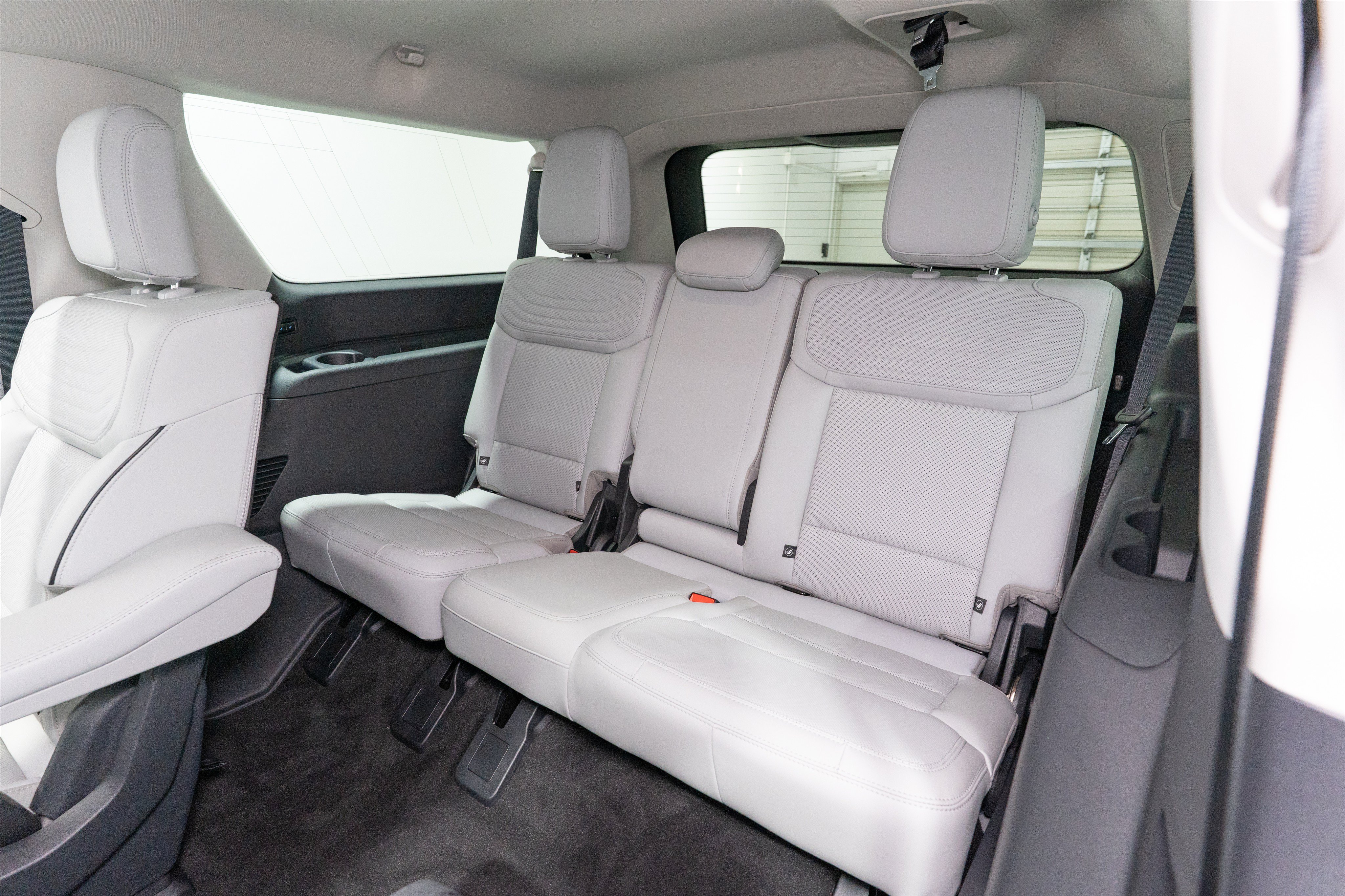 Used 2025 Ford Expedition Max Platinum w/ Platinum Ultimate Package AWD/4WD image 34