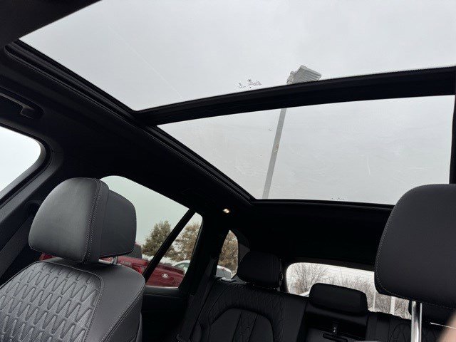 Used 2025 BMW X5 xDrive50e image 21