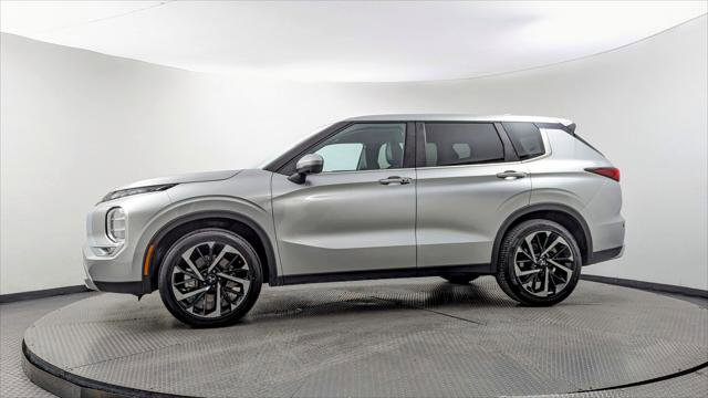 Used 2024 Mitsubishi Outlander SE image 3