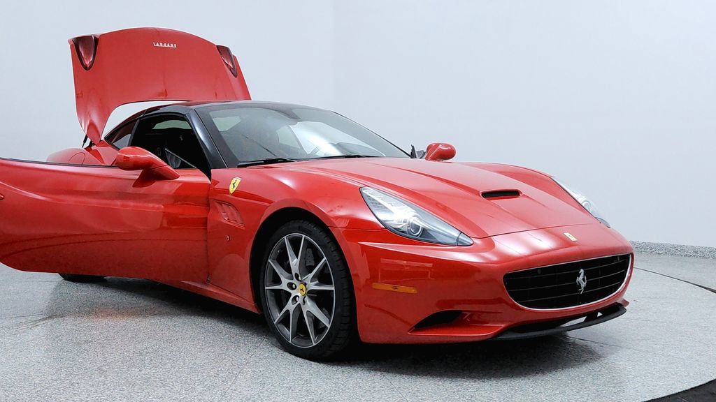 Used 2014 Ferrari California image 12