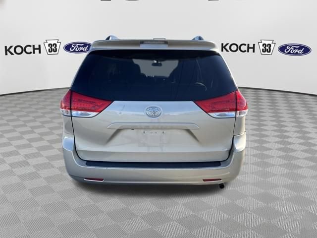 Used 2012 Toyota Sienna LE image 7