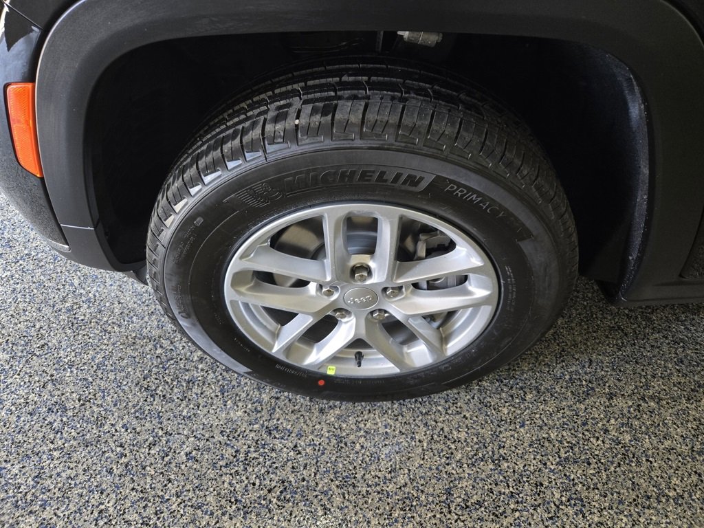 New 2025 Jeep Grand Cherokee L Laredo w/ Luxury Tech Group I image 30