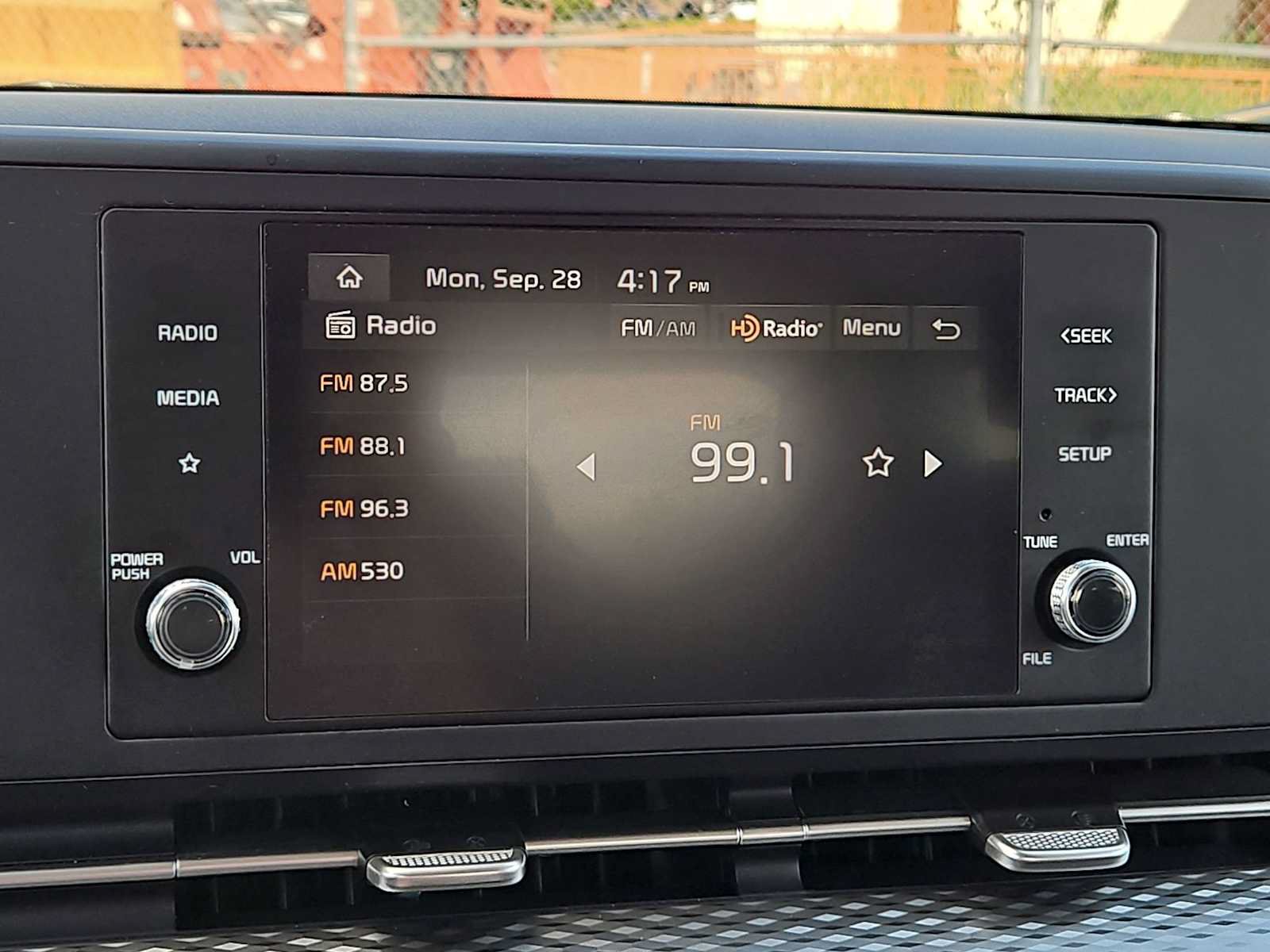 Used 2024 Kia Carnival LX FWD image 22