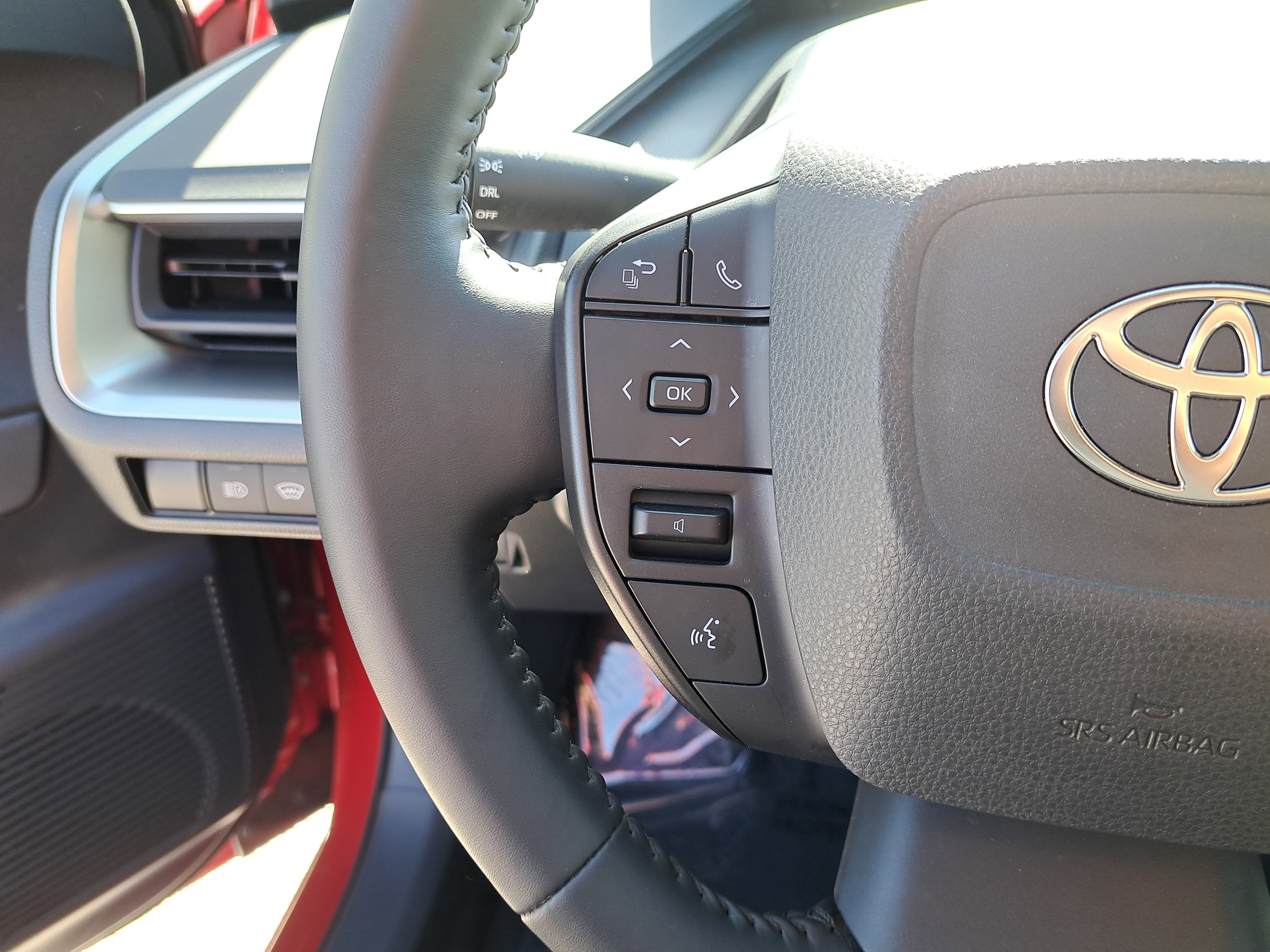 Used 2025 Toyota Prius LE FWD image 23