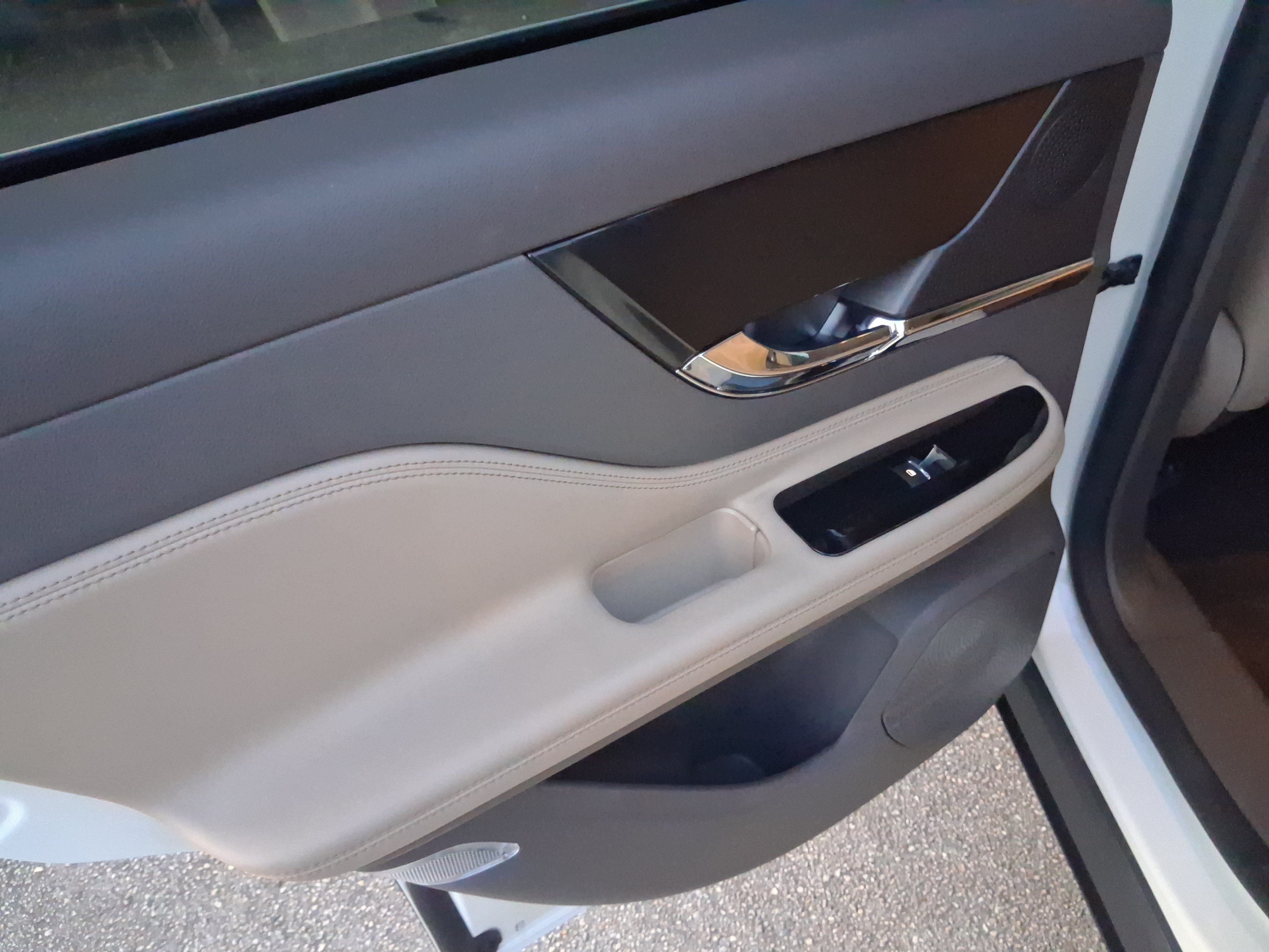 Certified 2024 Lincoln Corsair FWD image 9
