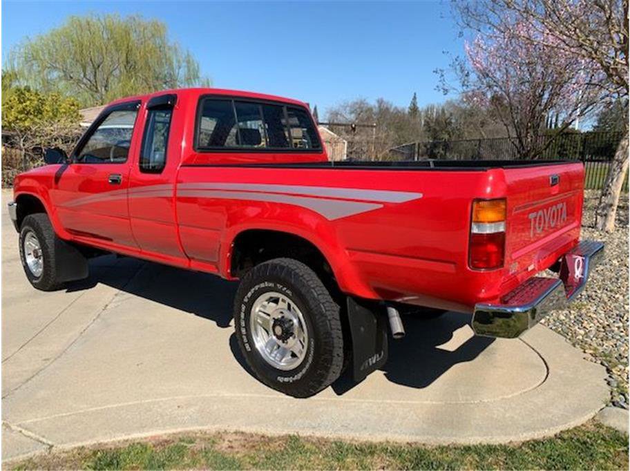Used 1990 Toyota Pickup Deluxe image 2