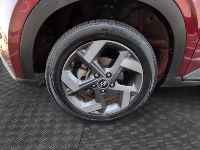 Used 2024 Hyundai Venue SEL FWD image 13