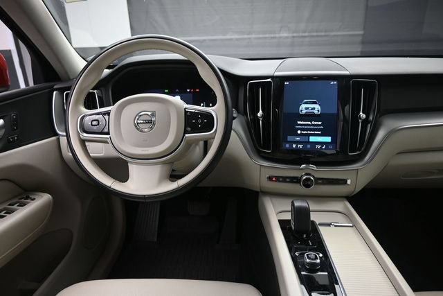 Used 2023 Volvo XC60 B5 Core w/ Climate Package FWD image 9