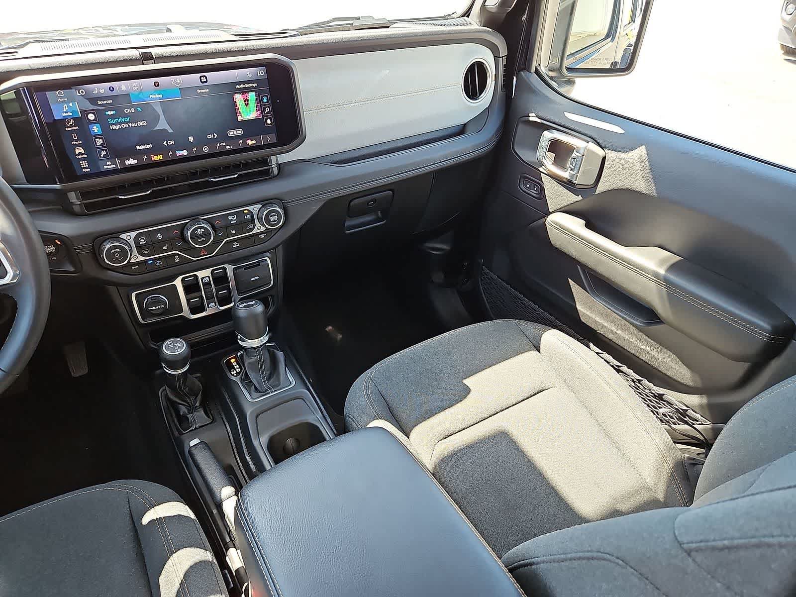 Used 2025 Jeep Wrangler Unlimited Sahara AWD/4WD image 12