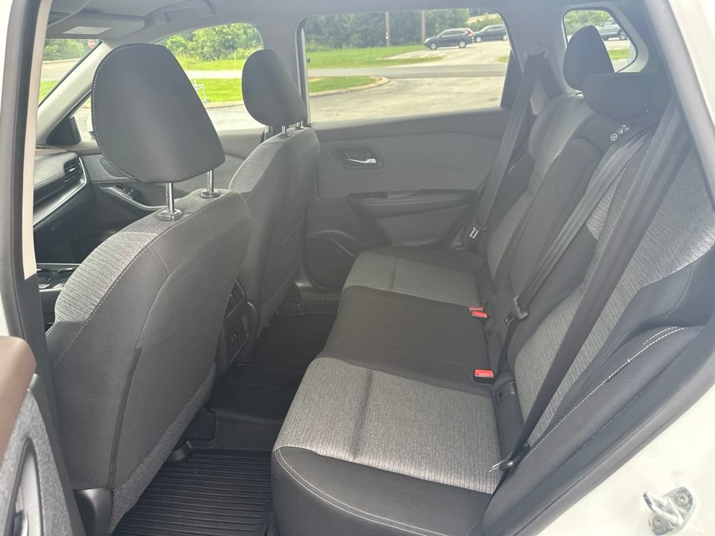 Used 2023 Nissan Rogue SV FWD image 11