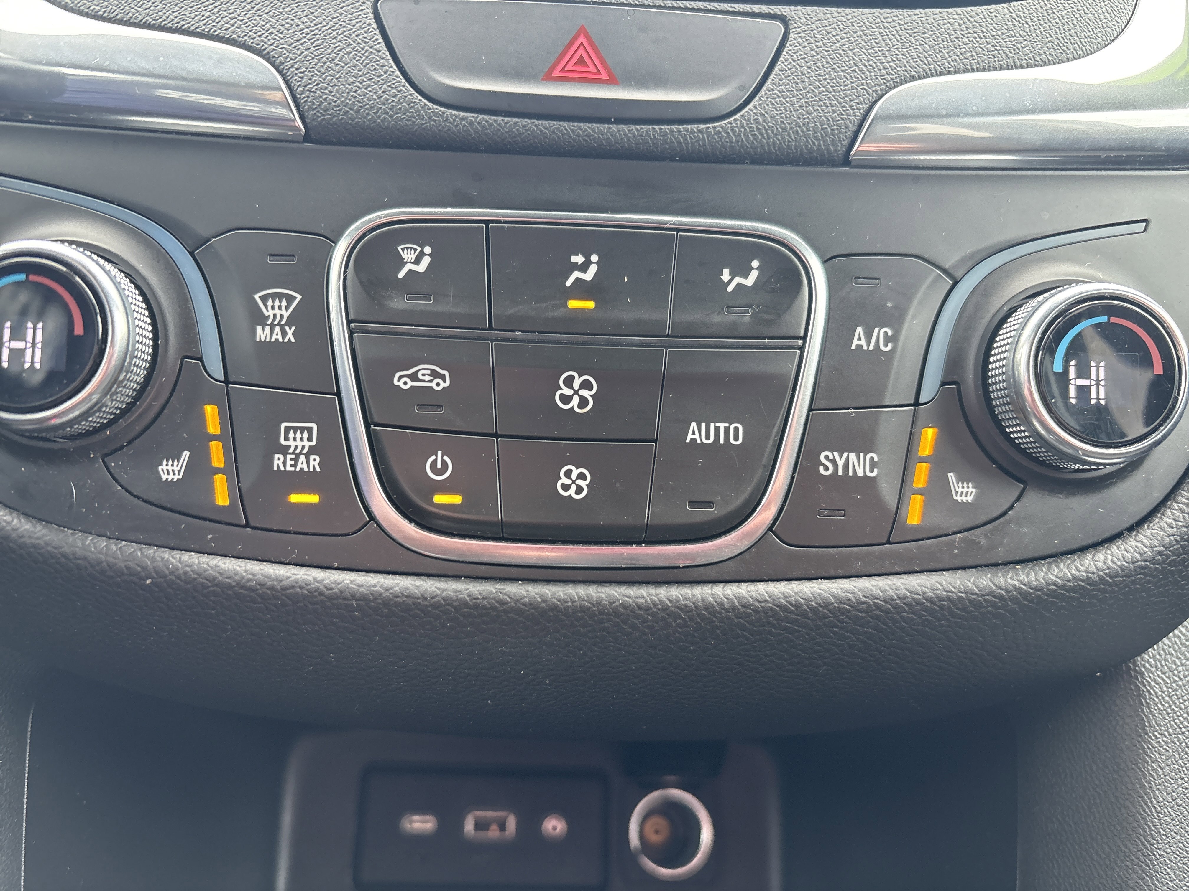 Used 2021 Chevrolet Equinox LT image 27