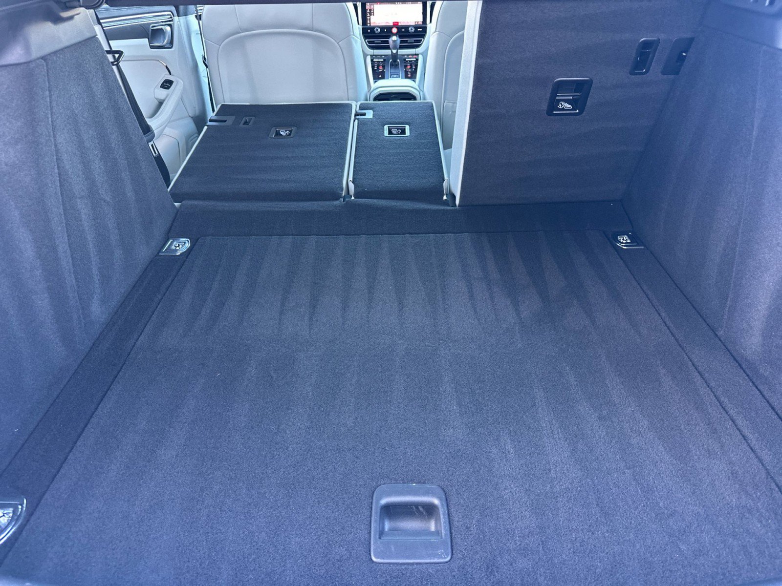 Certified 2023 Porsche Macan image 15