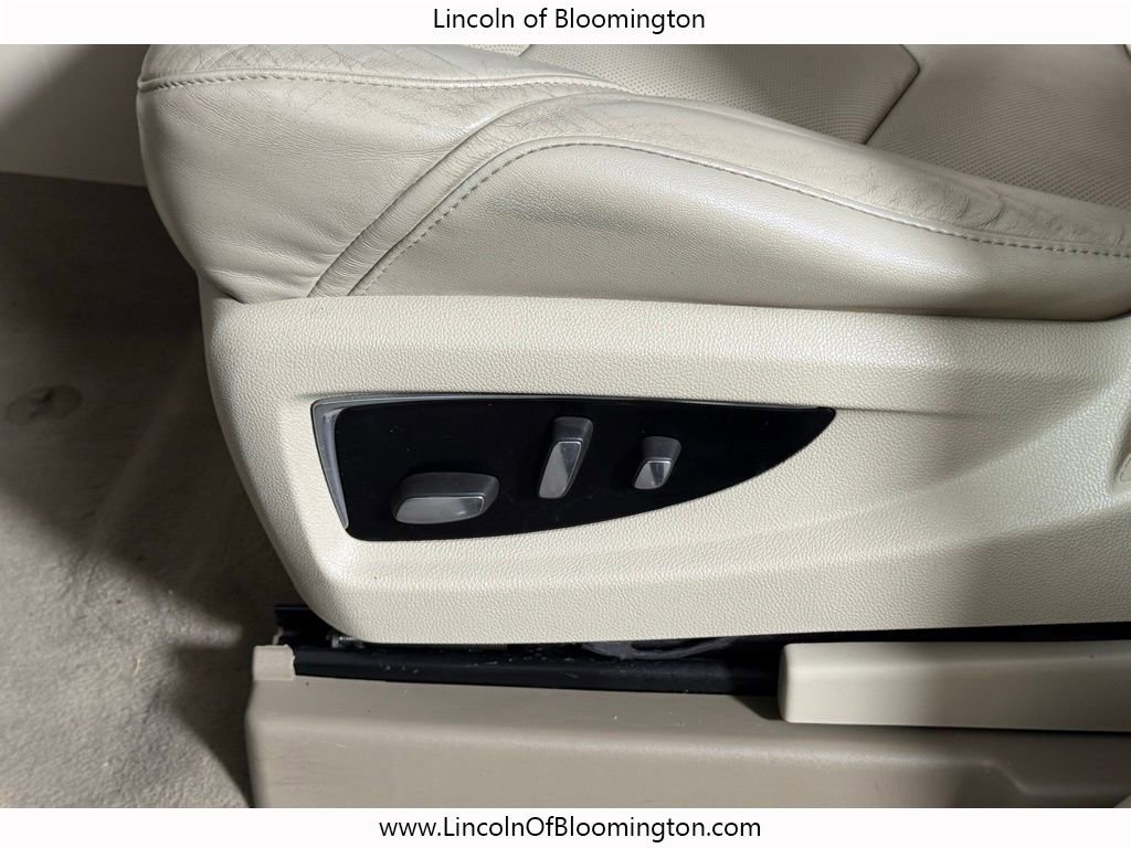 Used 2015 Cadillac Escalade ESV Luxury image 18