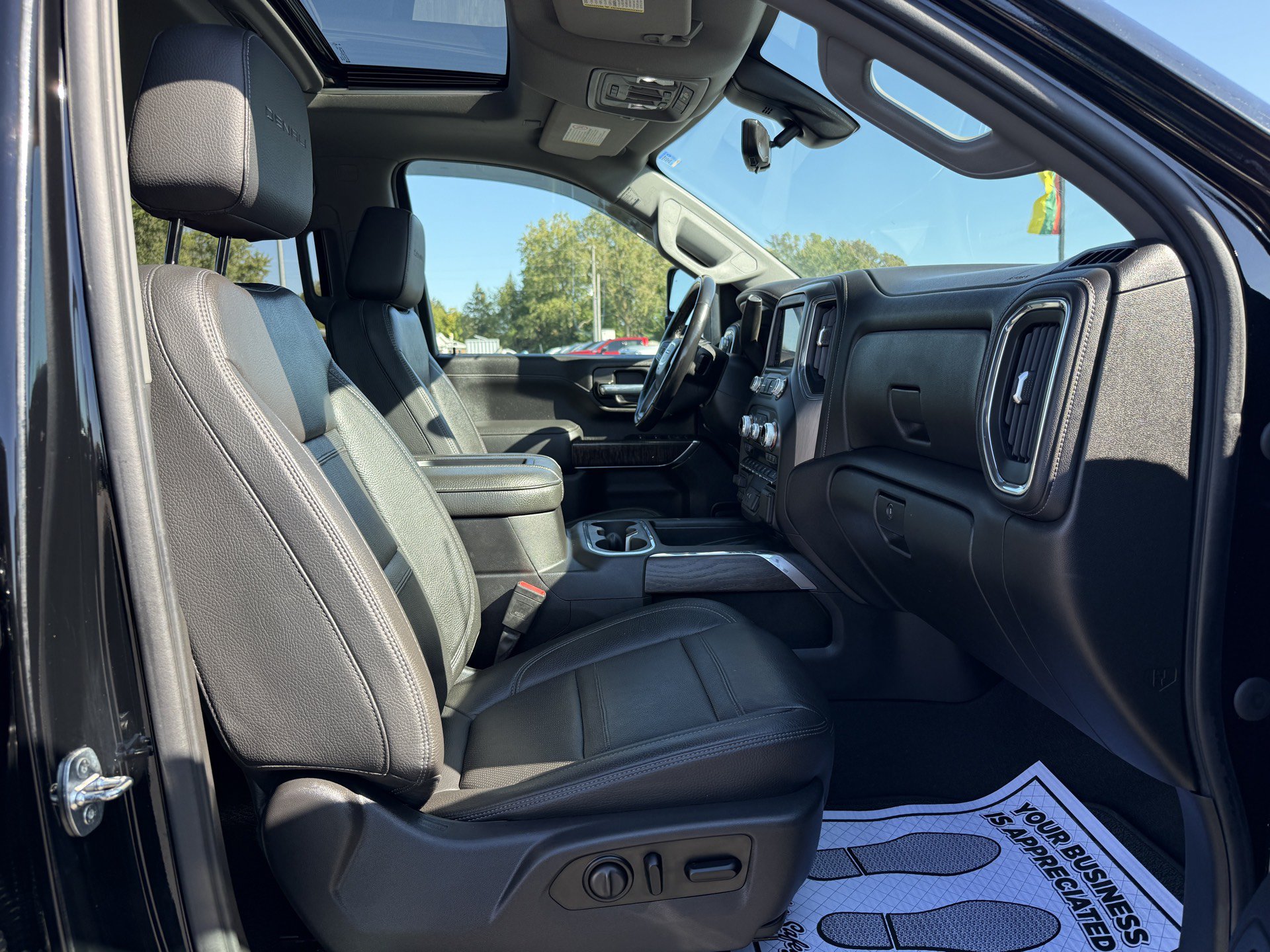 Used 2021 GMC Sierra 3500 Denali w/ Technology Package AWD/4WD image 28