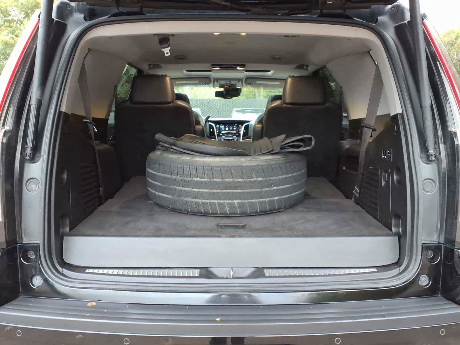 Used 2016 Cadillac Escalade Luxury AWD/4WD image 6