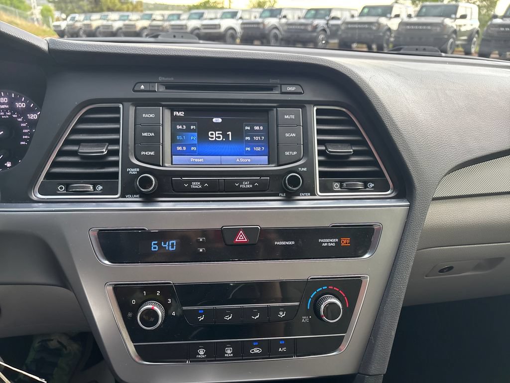Used 2015 Hyundai Sonata SE w/ Option Group 09 FWD image 10