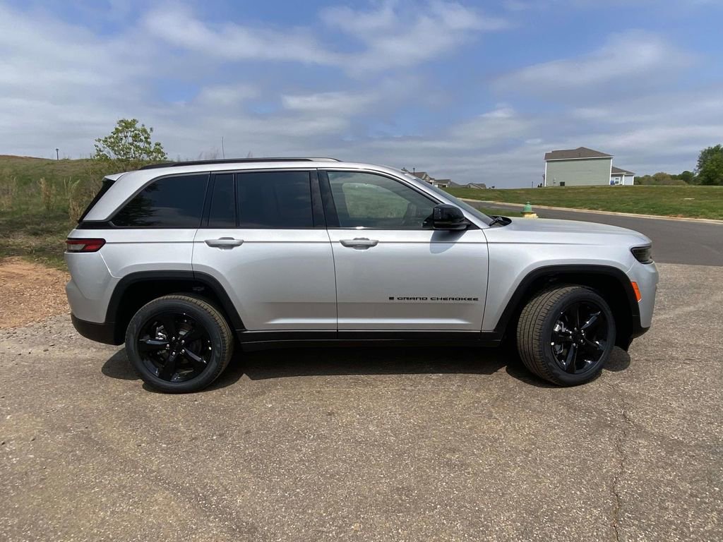 New 2026 Jeep Grand Cherokee Limited w/ Limited Altitude Package image 31