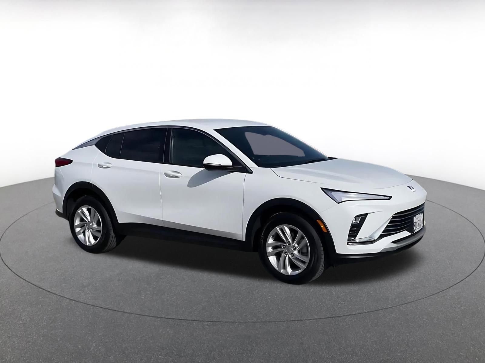 Used 2025 Buick Envista Preferred image 2