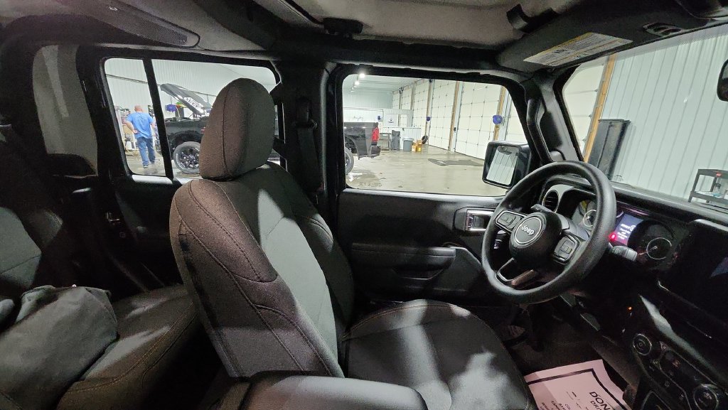 New 2026 Jeep Gladiator Sport AWD/4WD image 13