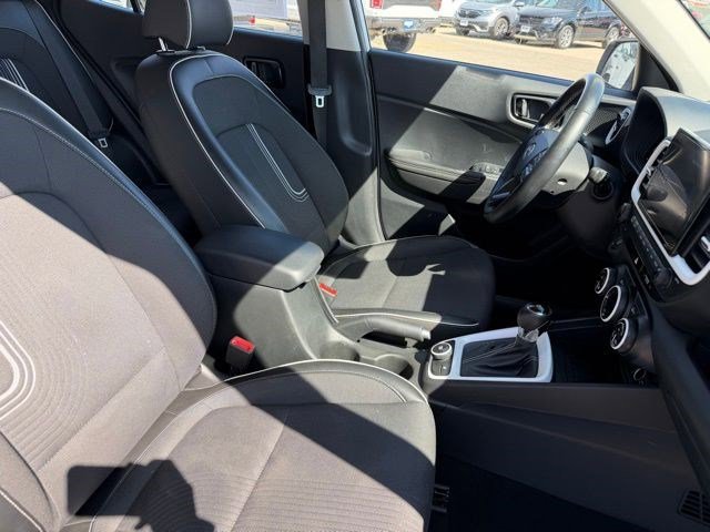 Used 2023 Hyundai Venue Limited image 20