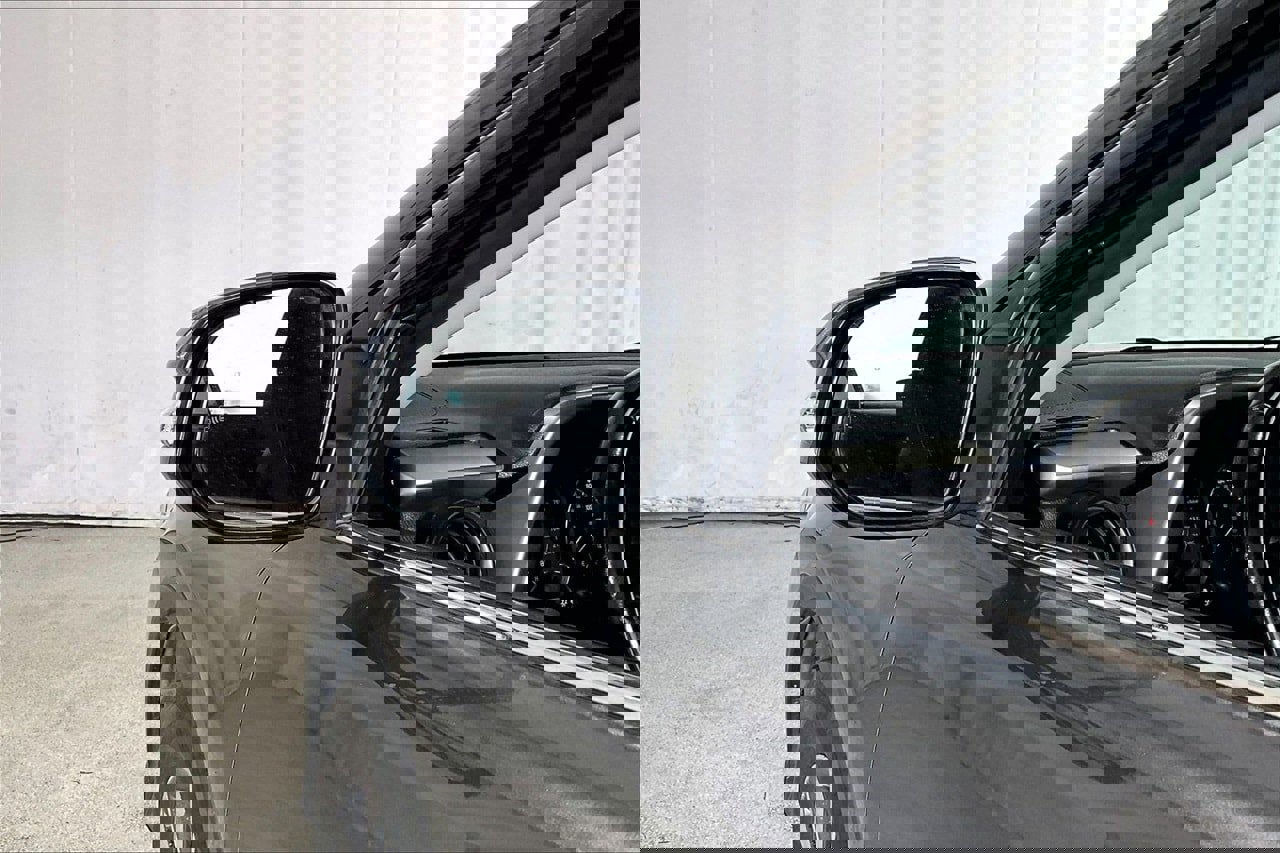 Used 2018 Toyota RAV4 XLE image 10