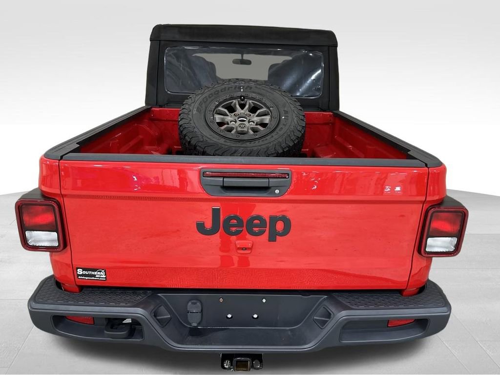 Used 2022 Jeep Gladiator Sport image 4