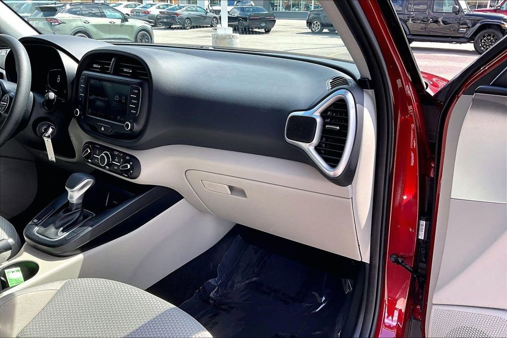 Used 2025 Kia Soul LX image 15