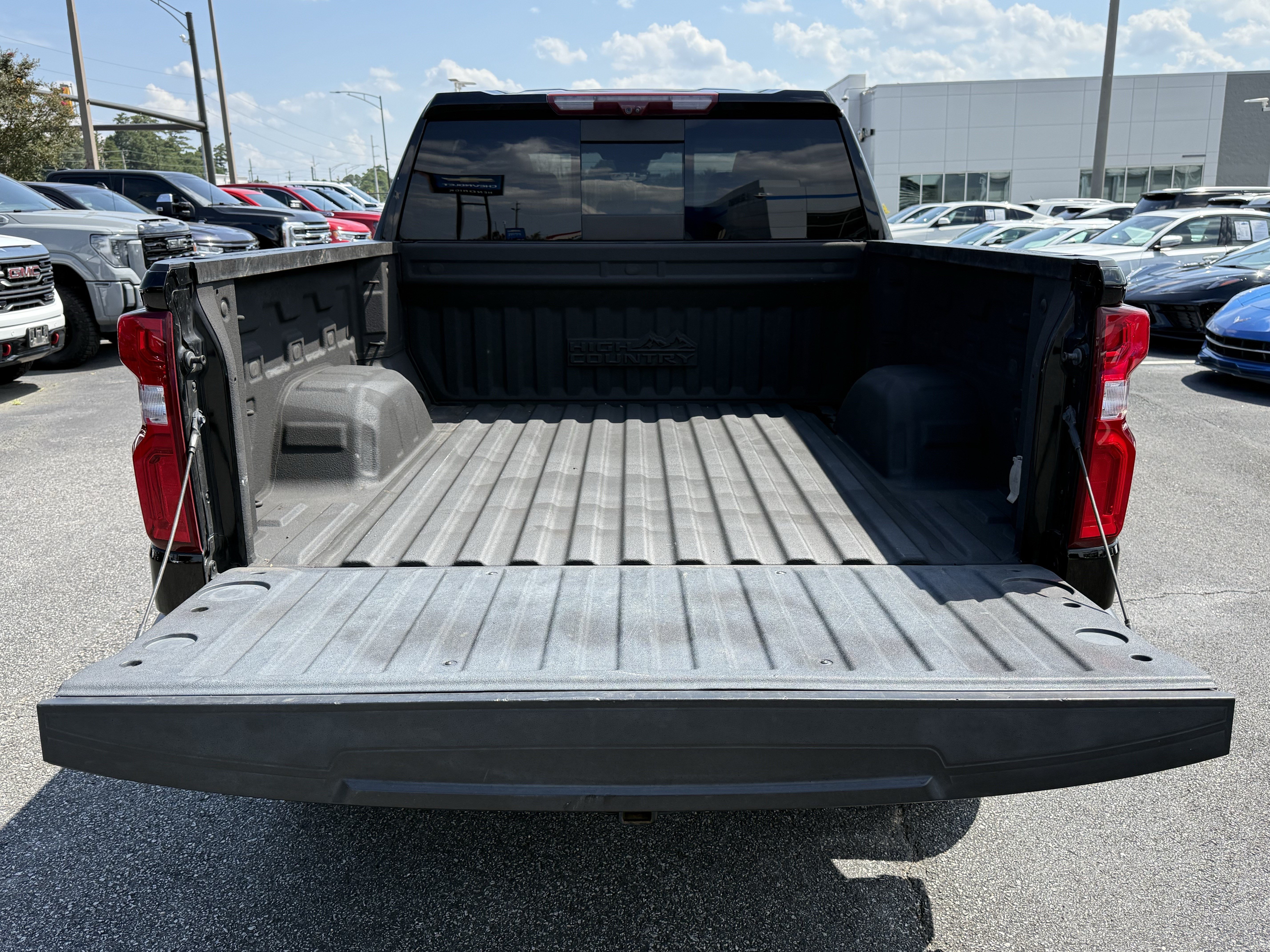 Used 2023 Chevrolet Silverado 1500 High Country w/ High Country Premium Package AWD/4WD image 36