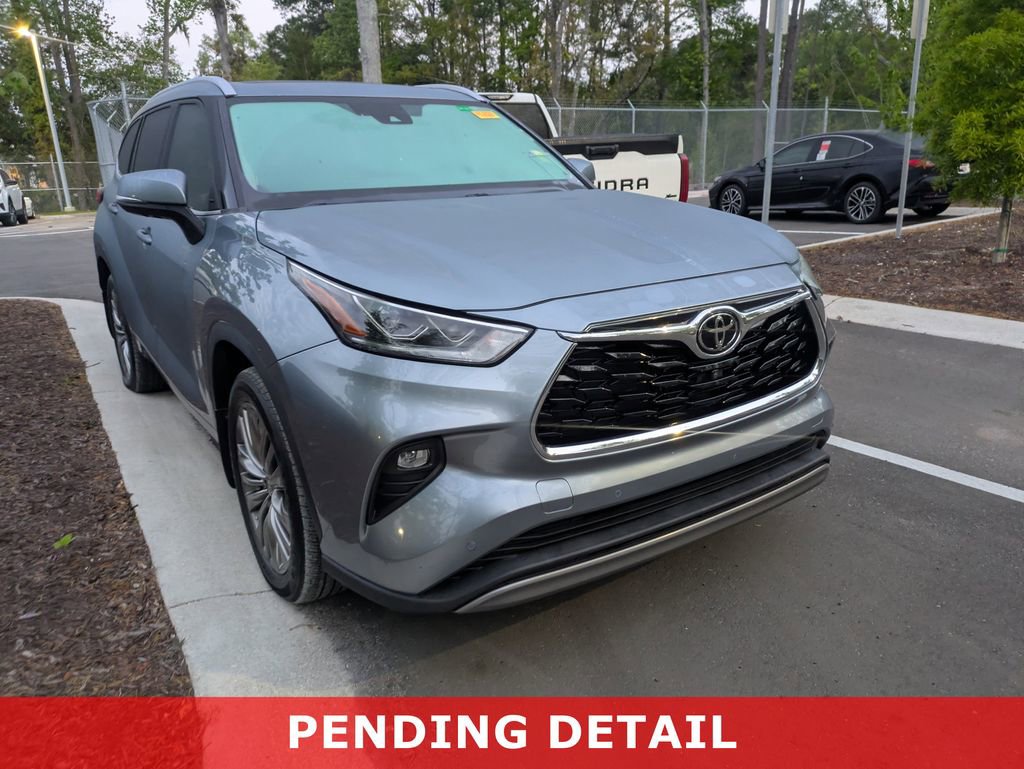 Used 2022 Toyota Highlander Platinum image 1