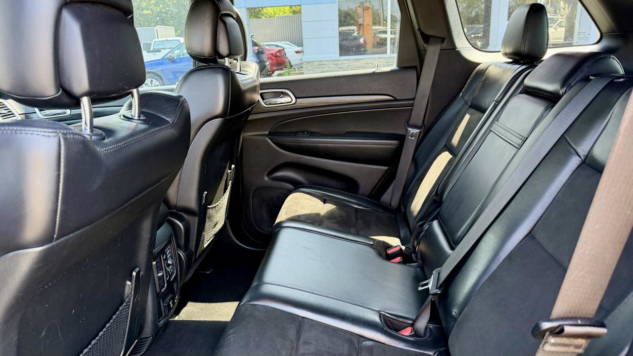 Used 2019 Jeep Grand Cherokee Altitude AWD/4WD image 18