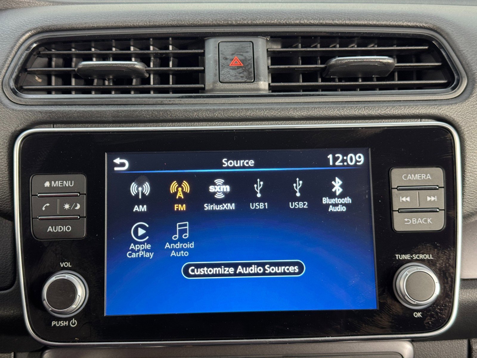 Used 2025 Nissan Leaf S image 22