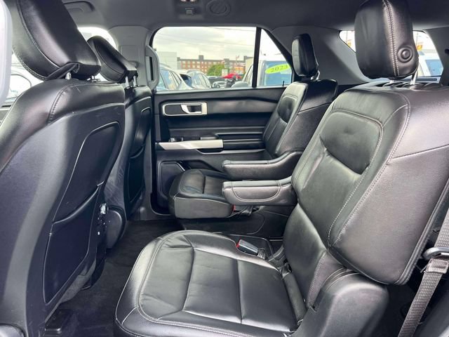 Used 2020 Ford Explorer XLT w/ Equipment Group 202A AWD/4WD image 12
