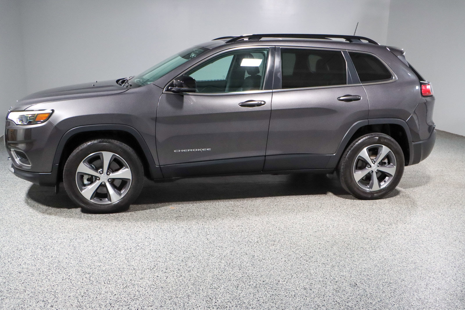 Used 2022 Jeep Cherokee Limited w/ Sun & Sound Group image 10