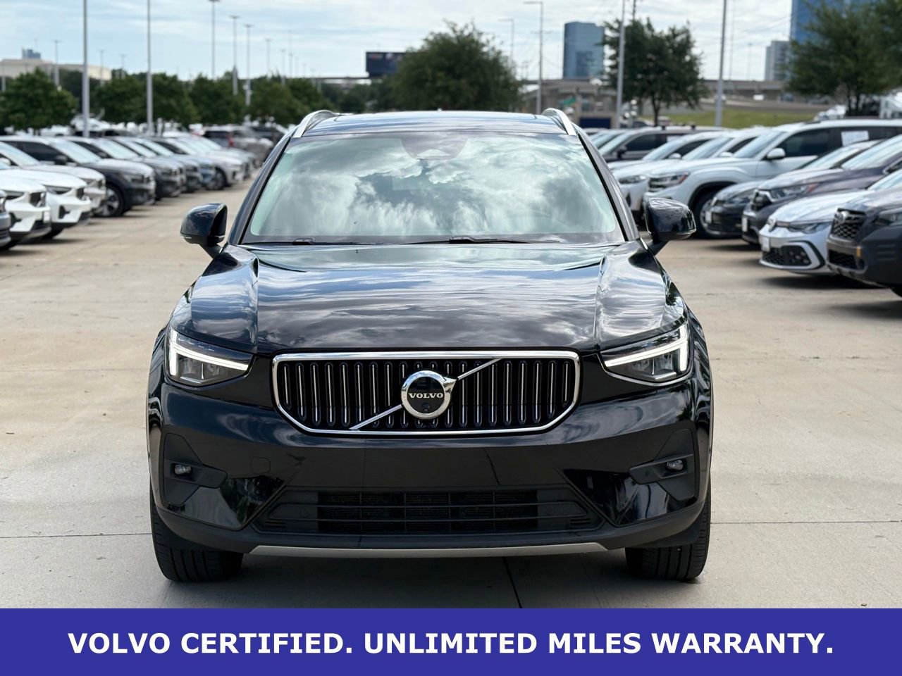 Certified 2025 Volvo XC40 B5 Plus AWD/4WD image 4
