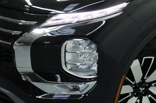 New 2026 Mitsubishi Outlander SE FWD image 2