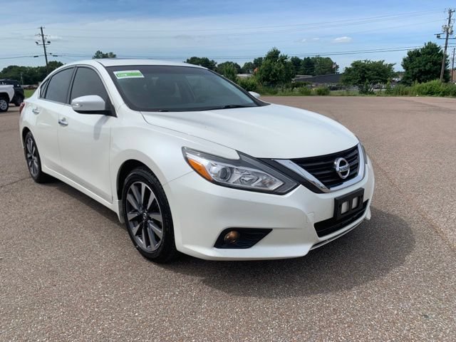 Used 2016 Nissan Altima 2.5 SL w/ Moonroof Package FWD image 1