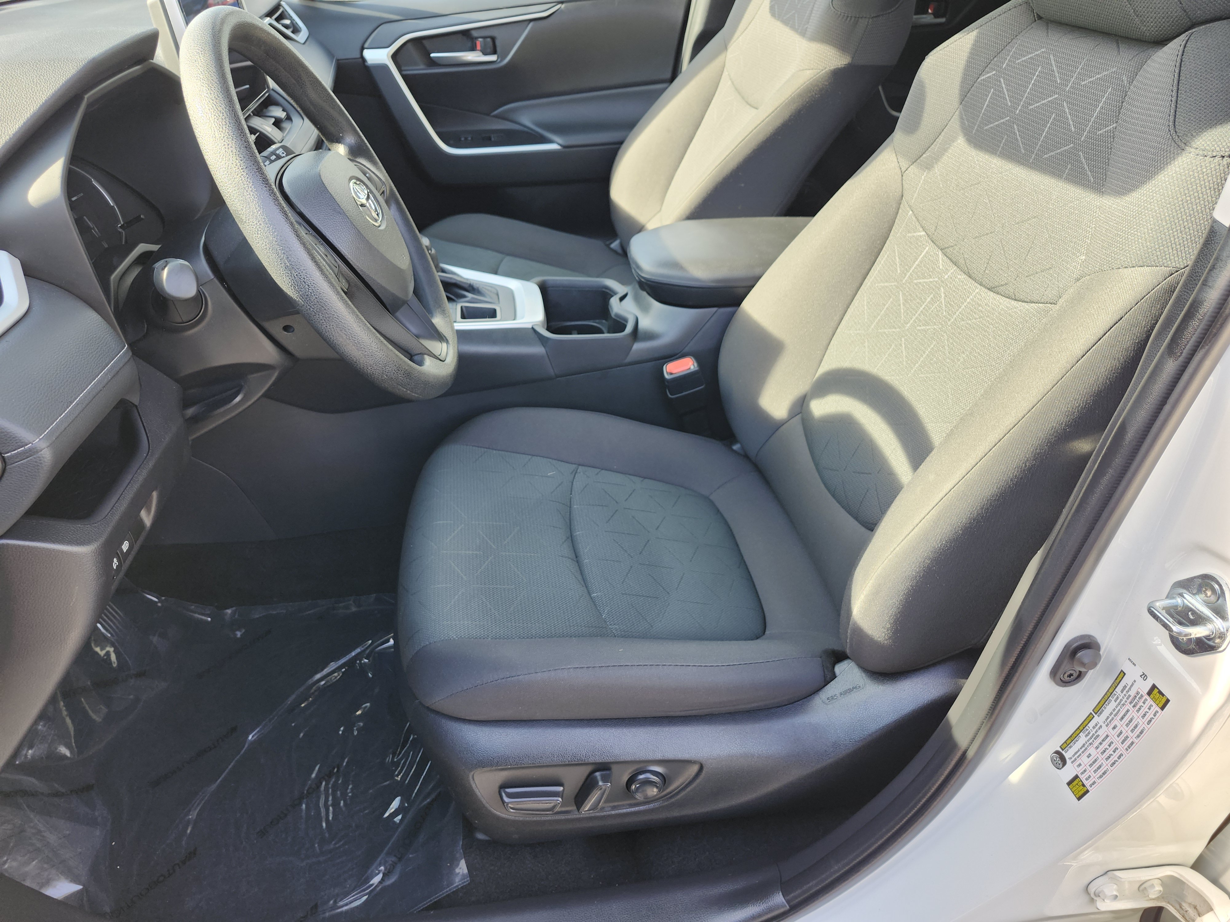 Used 2024 Toyota RAV4 XLE AWD/4WD image 23