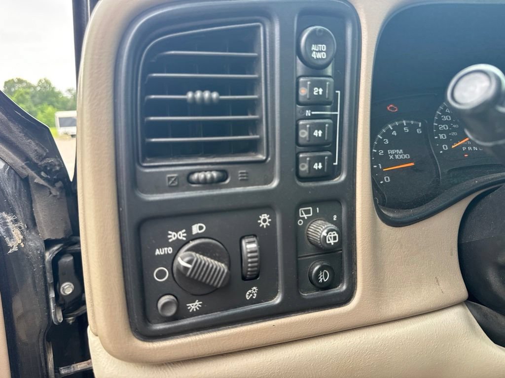 Used 2006 GMC Yukon SLT w/ SLT Preferred Equipment Group AWD/4WD image 16