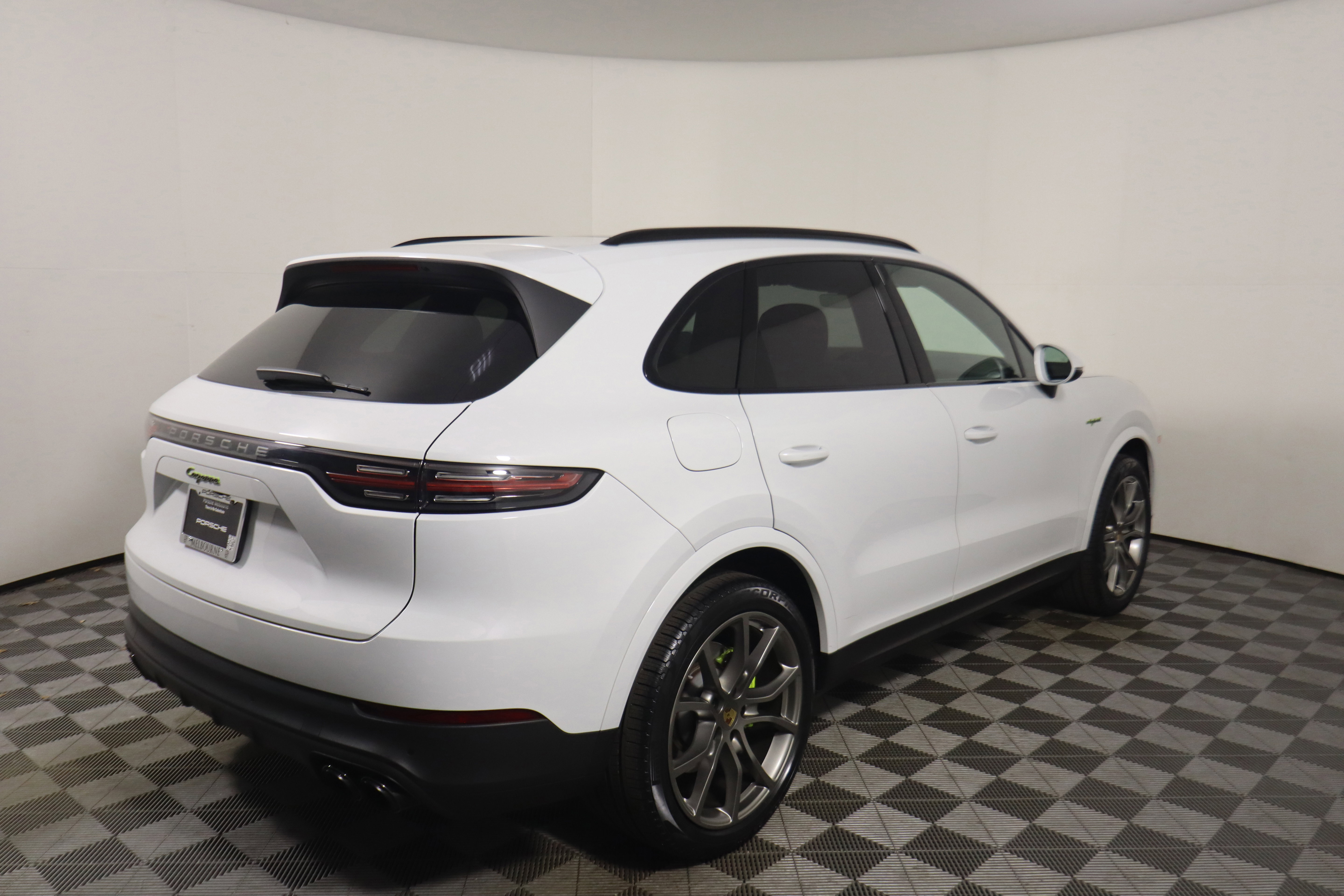 Certified 2023 Porsche Cayenne Platinum Edition image 7
